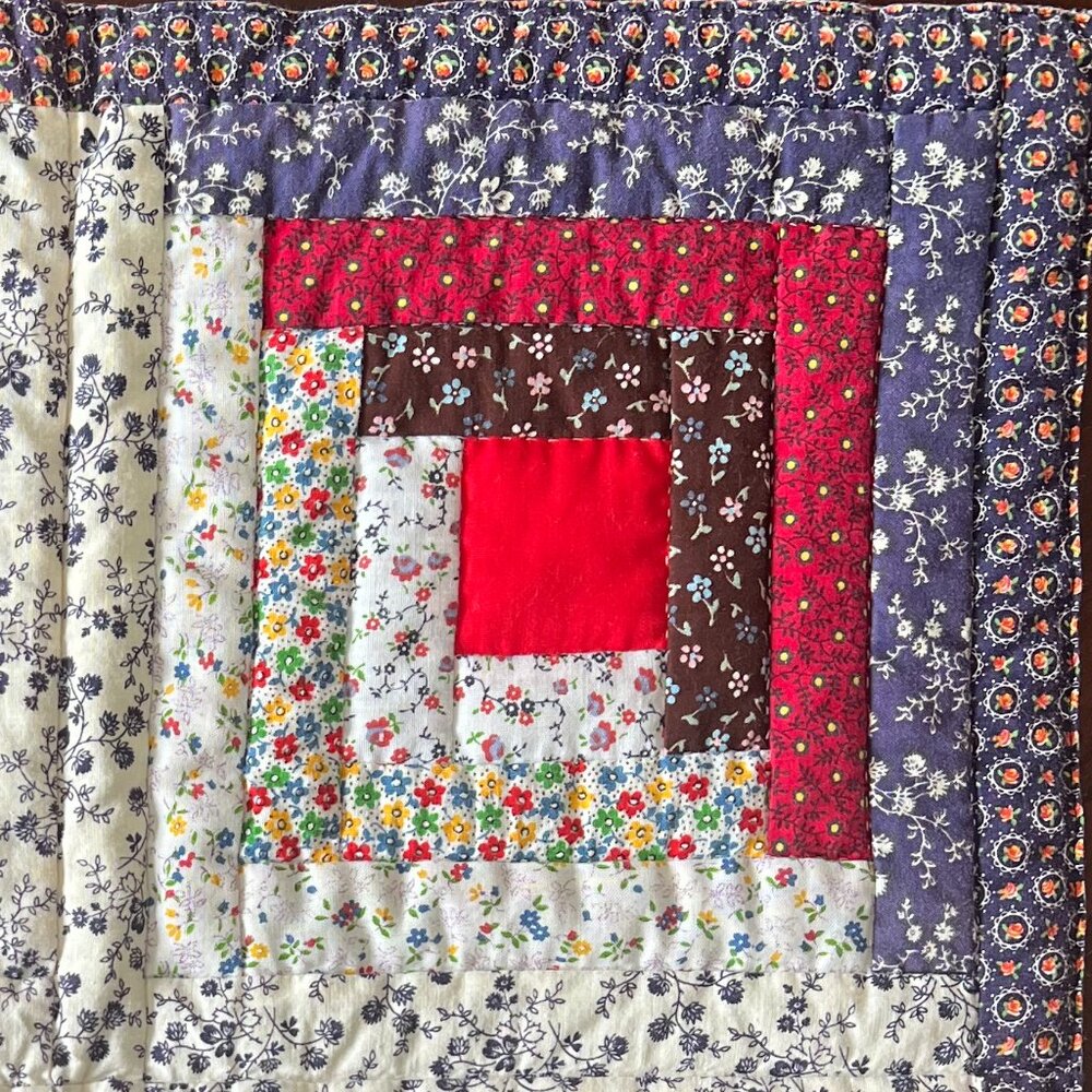 Hand-Stitched Patchwork Hand Quilted LOG CABIN Block Wall Hanging / Table Topper - Picture 4 of 16